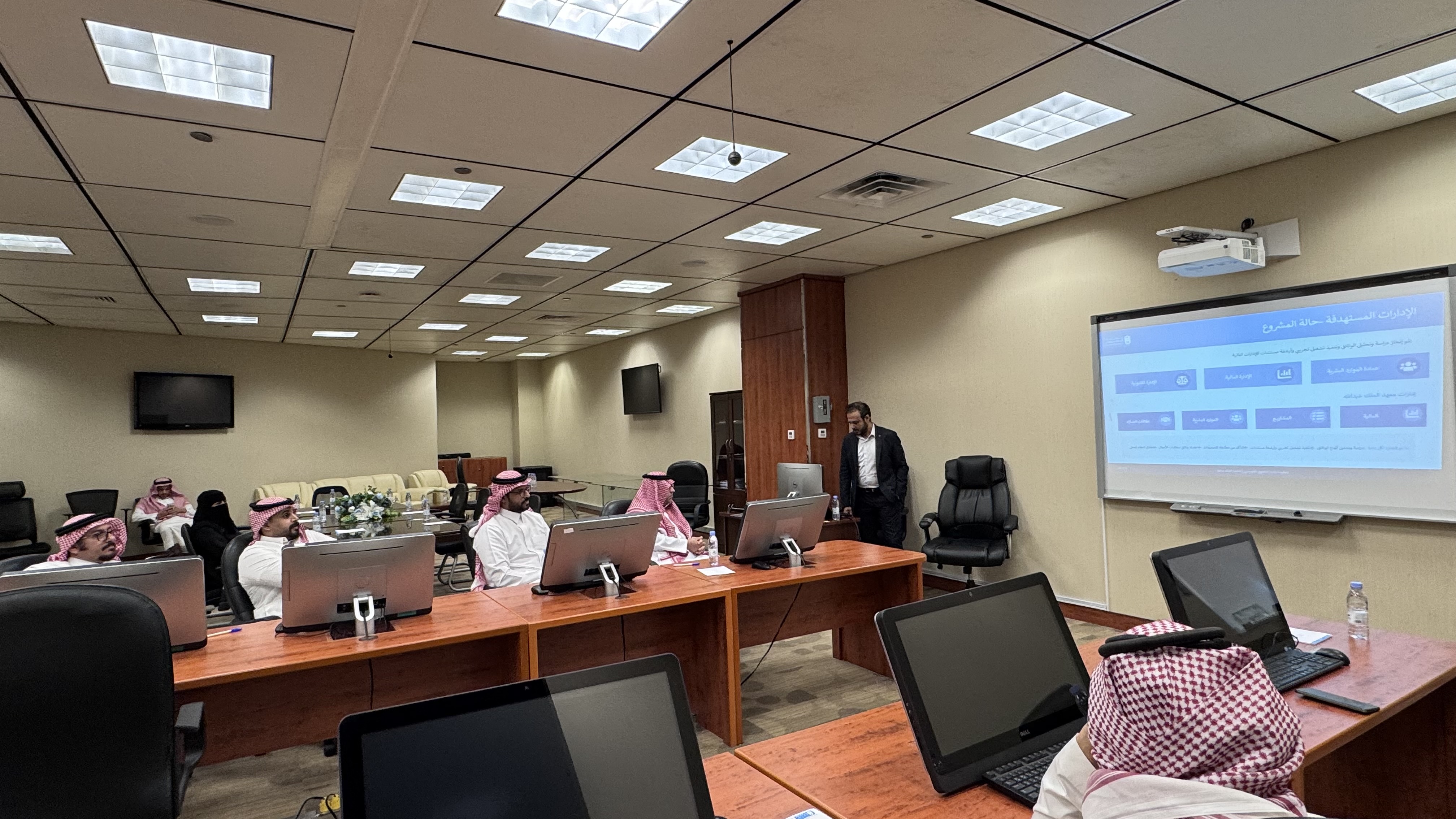مكتب إدارة البيانات يقدّم ورشة للتعريف "بنظام إدارة المحتوى والوثائق بالجامعة"